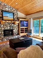 Boardman Monarch Upscale River Lodge HOT Tub!