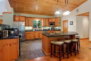 Boardman Monarch Upscale River Lodge HOT Tub!