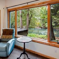 Boardman Monarch Upscale River Lodge HOT Tub!