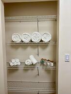 Boardman Monarch Upscale River Lodge HOT Tub!