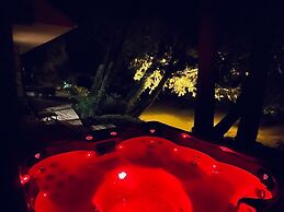 Boardman Monarch Upscale River Lodge HOT Tub!