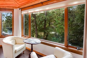 Boardman Monarch Upscale River Lodge HOT Tub!