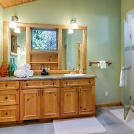 Boardman Monarch Upscale River Lodge HOT Tub!