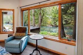 Boardman Monarch Upscale River Lodge HOT Tub!