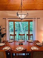 Boardman Monarch Upscale River Lodge HOT Tub!