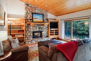 Boardman Monarch Upscale River Lodge HOT Tub!