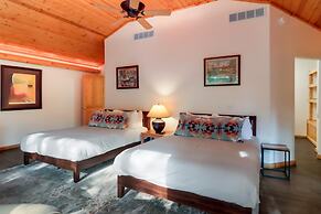 Boardman Monarch Upscale River Lodge HOT Tub!