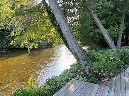Boardman Monarch Upscale River Lodge HOT Tub!