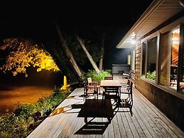 Boardman Monarch Upscale River Lodge HOT Tub!