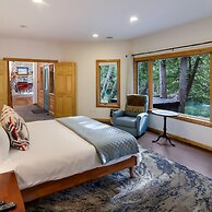 Boardman Monarch Upscale River Lodge HOT Tub!