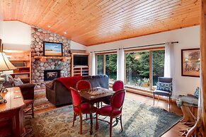 Boardman Monarch Upscale River Lodge HOT Tub!