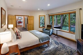 Boardman Monarch Upscale River Lodge HOT Tub!