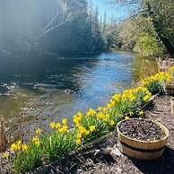 Boardman Monarch Upscale River Lodge HOT Tub!