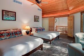 Boardman Monarch Upscale River Lodge HOT Tub!