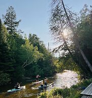Boardman Monarch Upscale River Lodge HOT Tub!