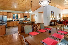 Boardman Monarch Upscale River Lodge HOT Tub!