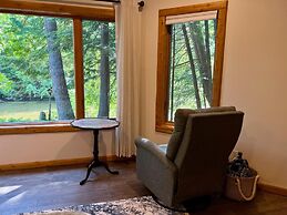 Boardman Monarch Upscale River Lodge HOT Tub!