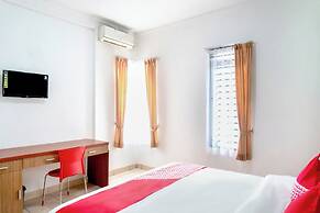 Super OYO 617 Sukaraja Residence Syariah