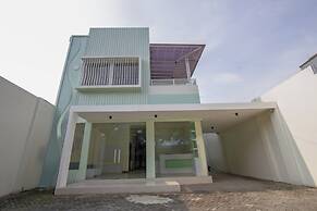 OYO 2753 Irma's Residence