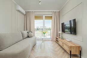 Legnicka Modern Apartment by Renters