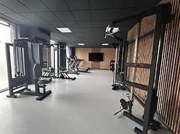 Legnicka Modern Apartment by Renters