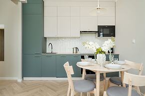 Legnicka Modern Apartment by Renters