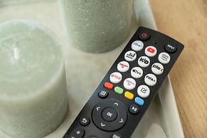 Legnicka Modern Apartment by Renters