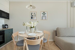 Legnicka Modern Apartment by Renters