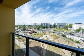 Legnicka Modern Apartment by Renters