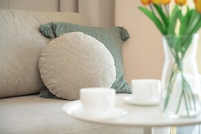 Legnicka Modern Apartment by Renters