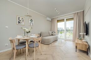 Legnicka Modern Apartment by Renters