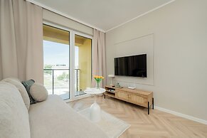 Legnicka Modern Apartment by Renters