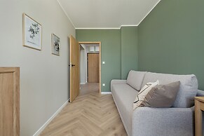 Legnicka Modern Apartment by Renters