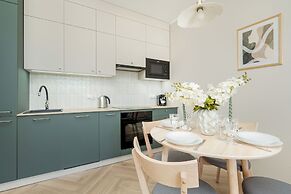 Legnicka Modern Apartment by Renters
