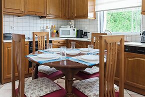 Deluxe 3 Bd House near Lagonisi w Garden