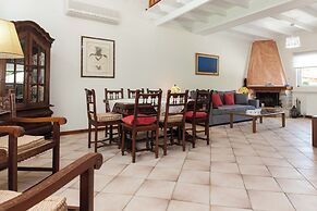 Deluxe 3 Bd House near Lagonisi w Garden