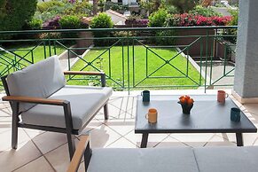 Deluxe 3 Bd House near Lagonisi w Garden