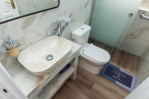 Deluxe 3 Bd House near Lagonisi w Garden