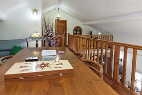 Deluxe 3 Bd House near Lagonisi w Garden