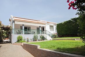 Deluxe 3 Bd House near Lagonisi w Garden
