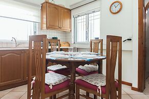 Deluxe 3 Bd House near Lagonisi w Garden