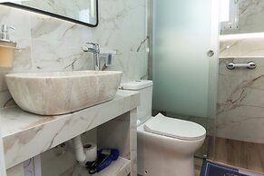 Deluxe 3 Bd House near Lagonisi w Garden