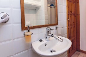 Deluxe 3 Bd House near Lagonisi w Garden