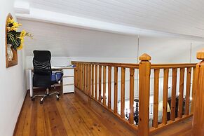 Deluxe 3 Bd House near Lagonisi w Garden