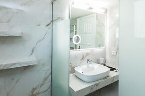 Deluxe 3 Bd House near Lagonisi w Garden