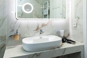 Deluxe 3 Bd House near Lagonisi w Garden