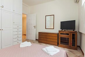 Deluxe 3 Bd House near Lagonisi w Garden