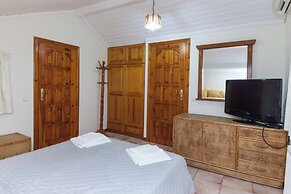 Deluxe 3 Bd House near Lagonisi w Garden