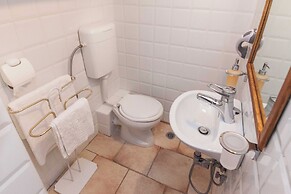 Deluxe 3 Bd House near Lagonisi w Garden