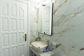 Deluxe 3 Bd House near Lagonisi w Garden